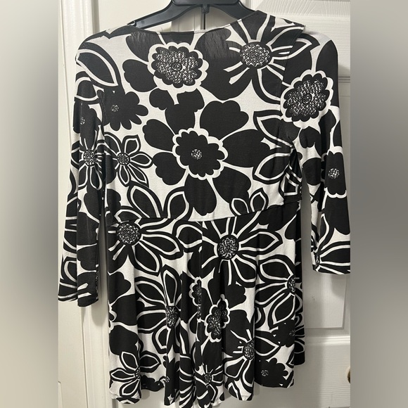 CAbi WOMENS MEDIUM FLORAL TIE FRONT 3/4 SLEEVES TOP SIZE M - Picture 4 of 7